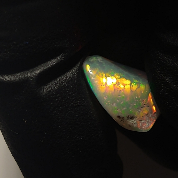 Very Bright Full Spectrum Opal With Honeycomb and Digit Patterns - Picture 10 of 16